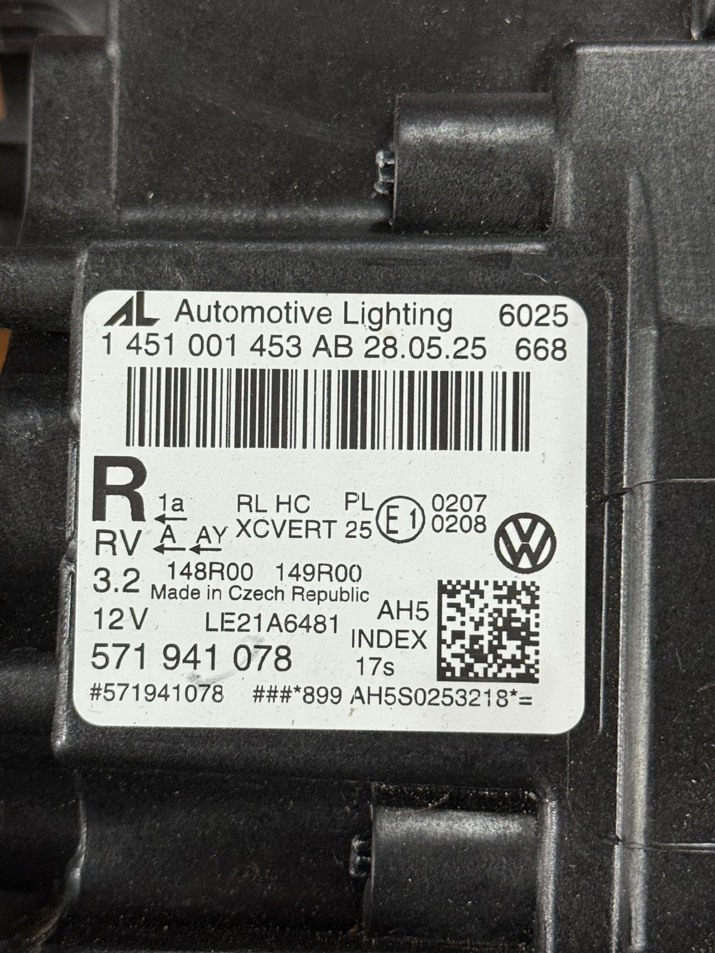 VW Tiguan Full Led Headlight Right (2024+) 571 941 078