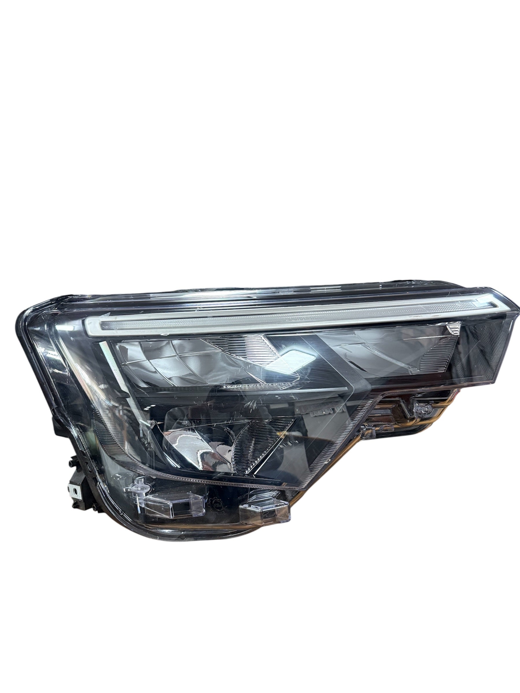 Audi/VW Amarok Headlight R (2023+) 2HT941036