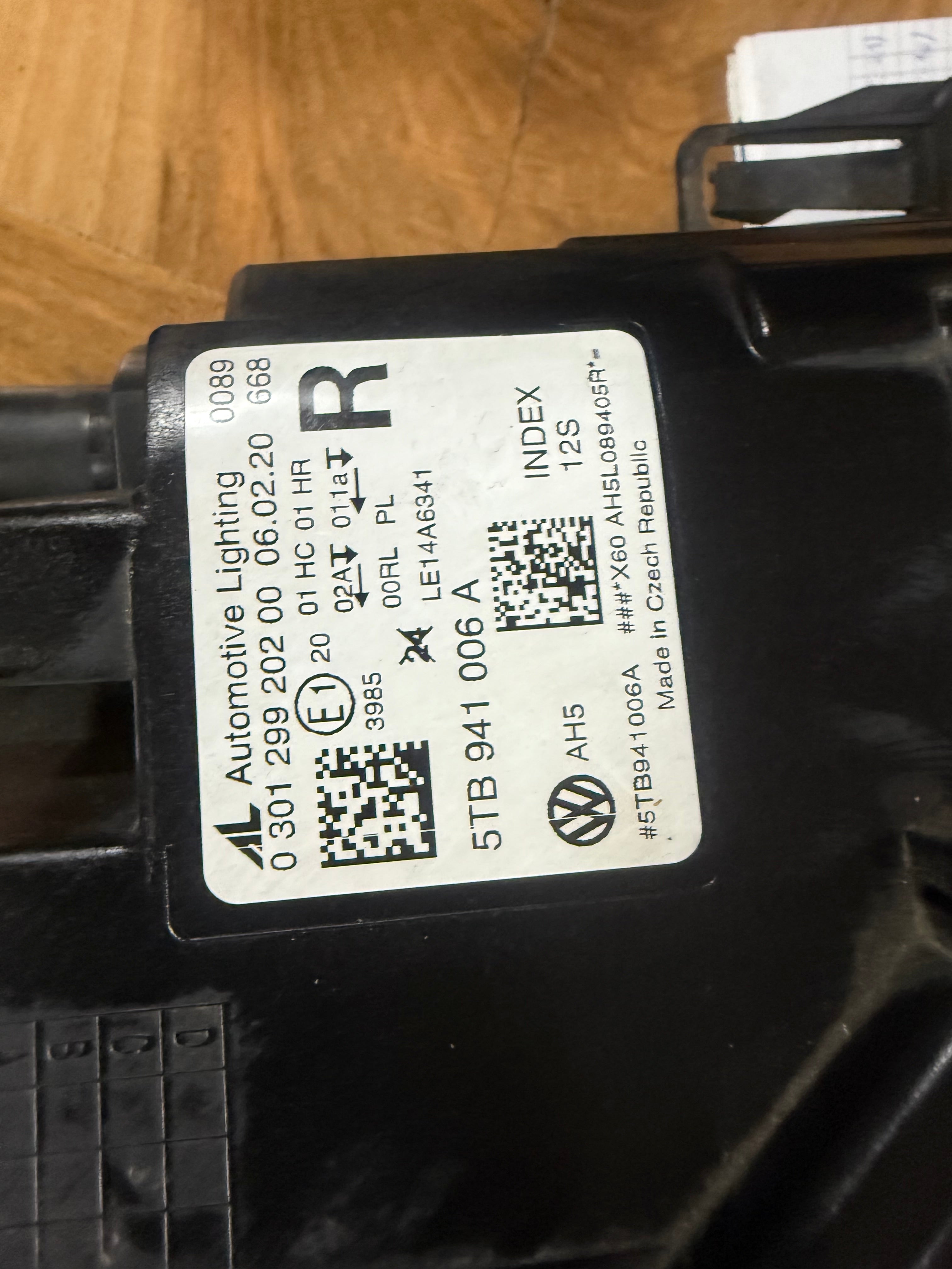 VW Touran Led headlight R (2015-2016) 5TB 941 006 A.