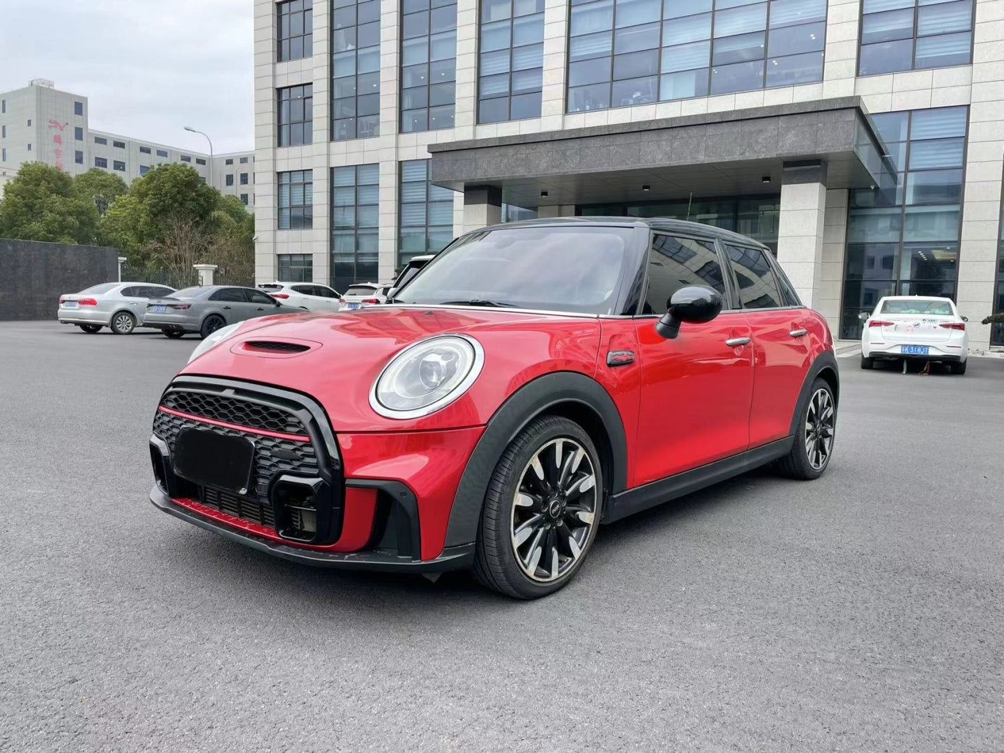 Parakolpi i përparmë i Mini Cooper F55 JCW (2021+)